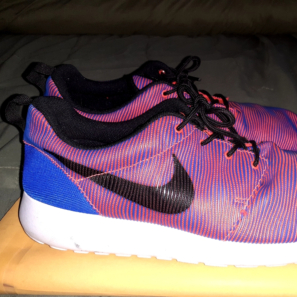 Nikes Pink & Blue Sneakers size 10.5
